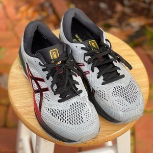 Men’s ASICS trainers